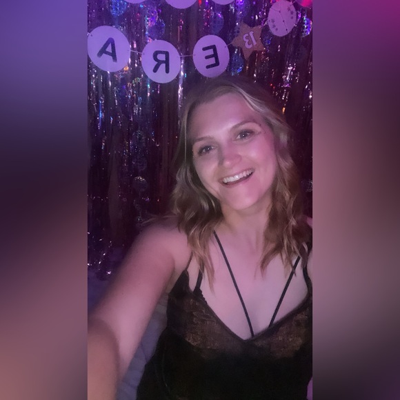 Meet your Posher, Angela - Picture 1 of 2